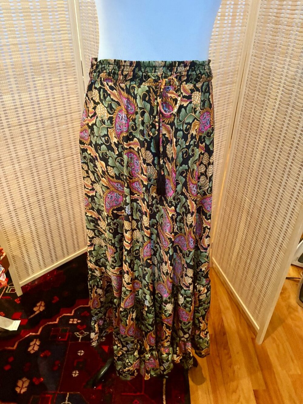 Tahari Black Floral Midi Skirt | Elastic Waist  M - Never Used